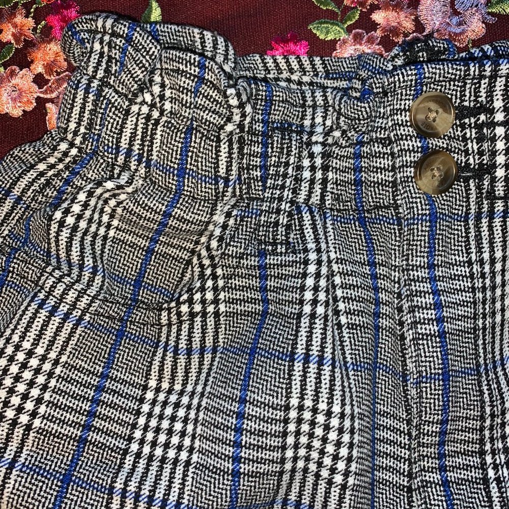 AMERICAN EAGLE PLAID SHORTS